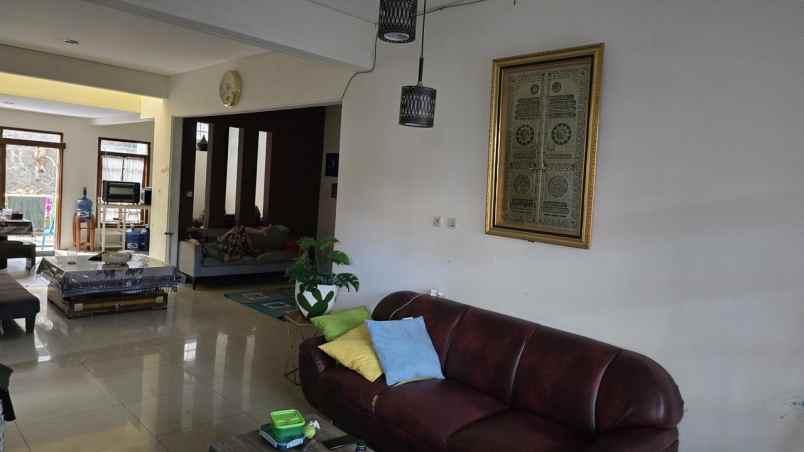 dijual rumah semi furnished nyaman di kopo permai