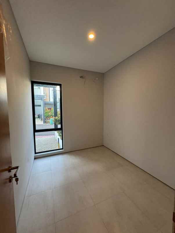 dijual rumah setra duta cluster casa