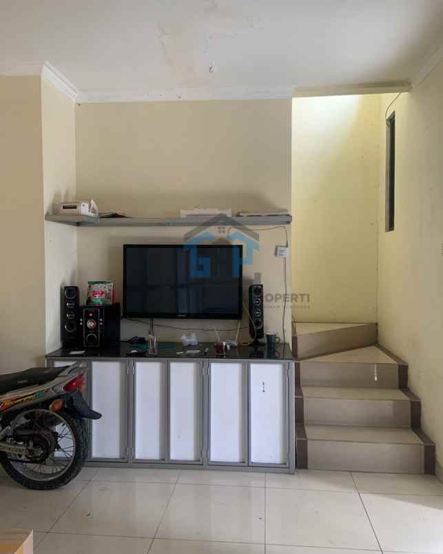 dijual rumah setrasari