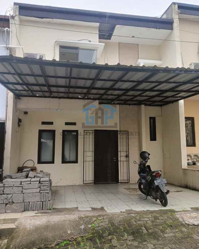 dijual rumah setrasari