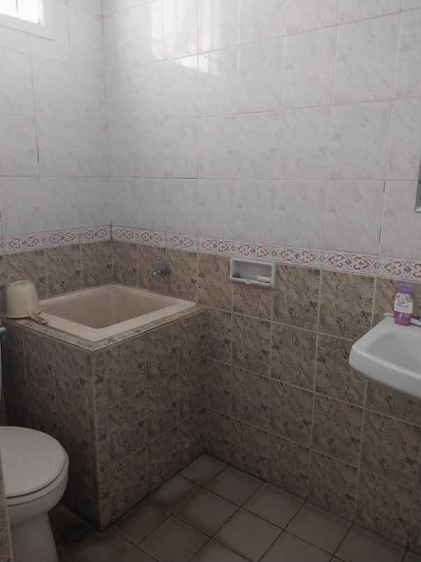 dijual rumah siap huni di perum legenda wisata