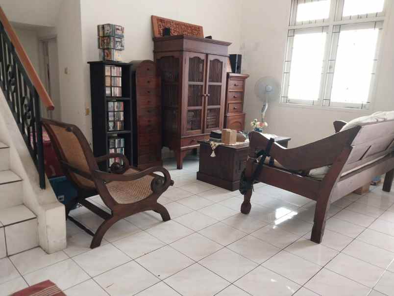 dijual rumah siap huni di perum legenda wisata