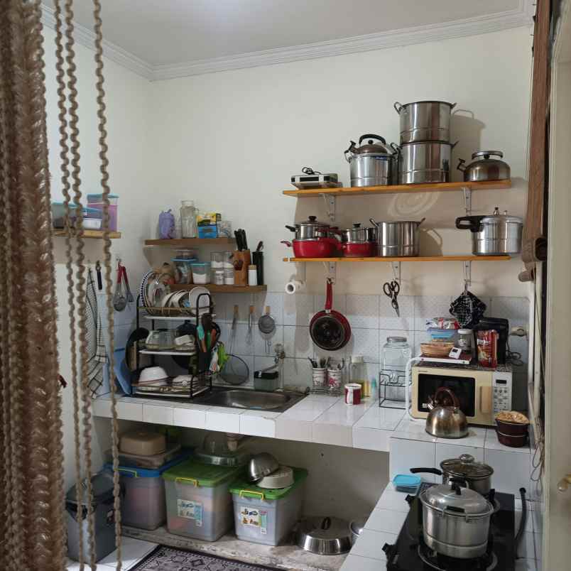 dijual rumah siap huni di perum legenda wisata