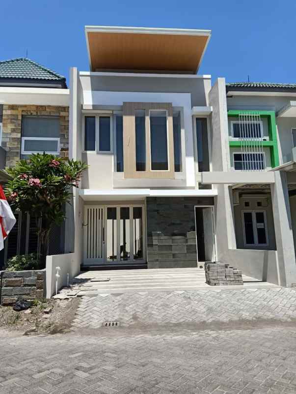 dijual rumah sukolilo dian regency