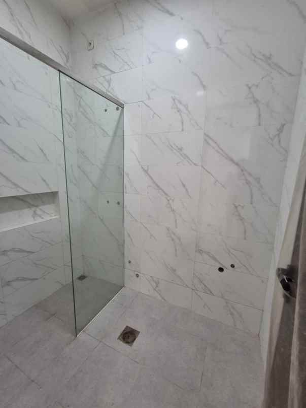 dijual rumah sutorejo prima utara