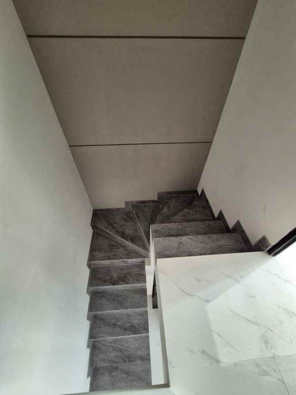 dijual rumah sutorejo prima utara