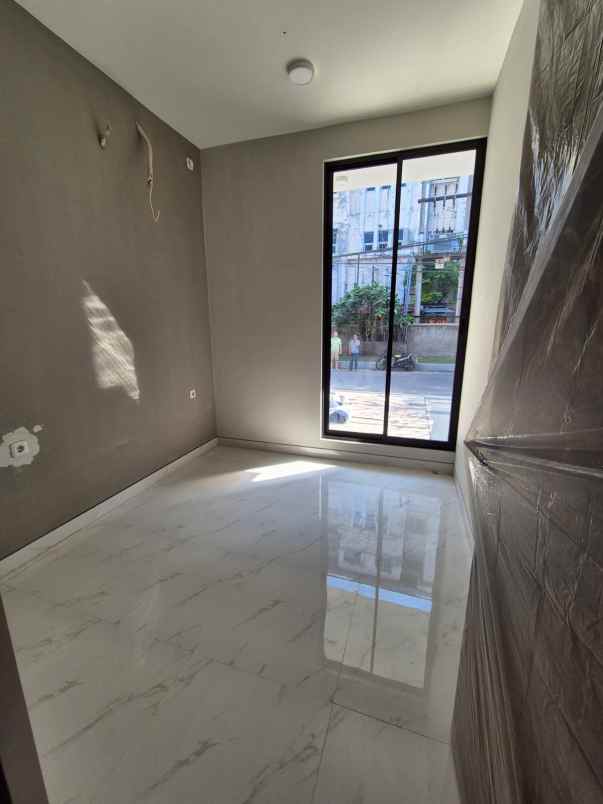 dijual rumah sutorejo prima utara