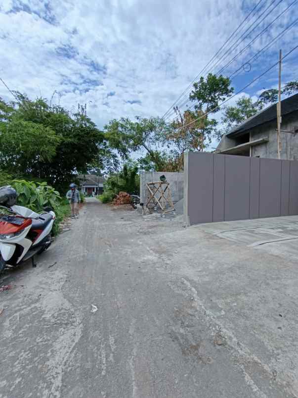 dijual rumah tajem