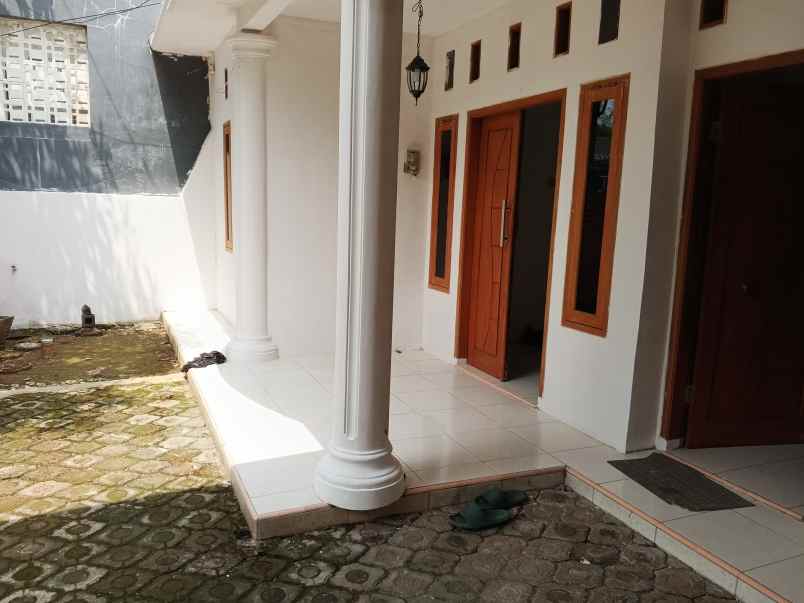 dijual rumah taman graha asri 2