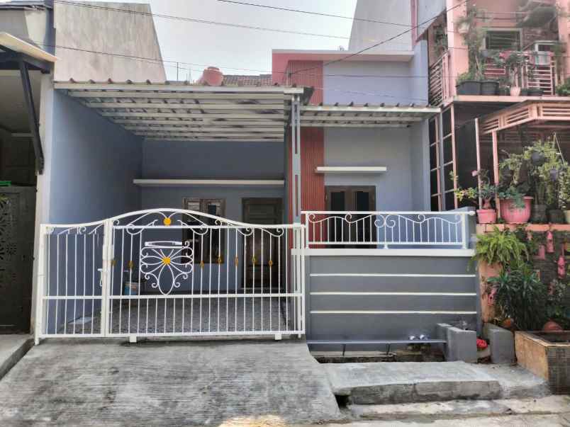 dijual rumah taman harapan baru