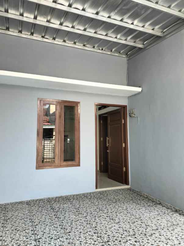 dijual rumah taman harapan baru