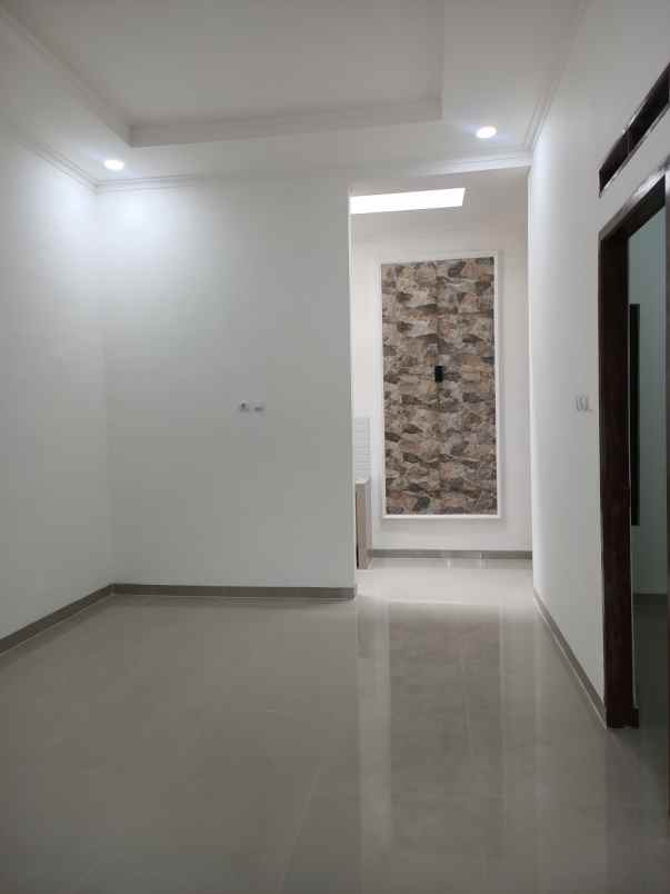 dijual rumah taman harapan baru kota