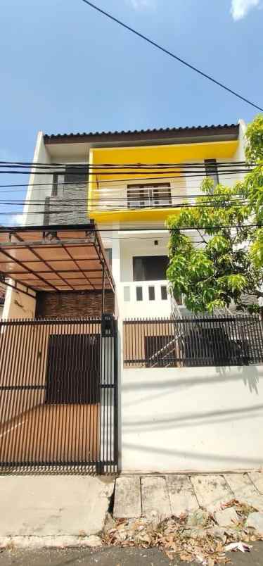 dijual rumah taman nyiur