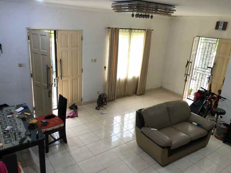 dijual rumah taman semanan indah