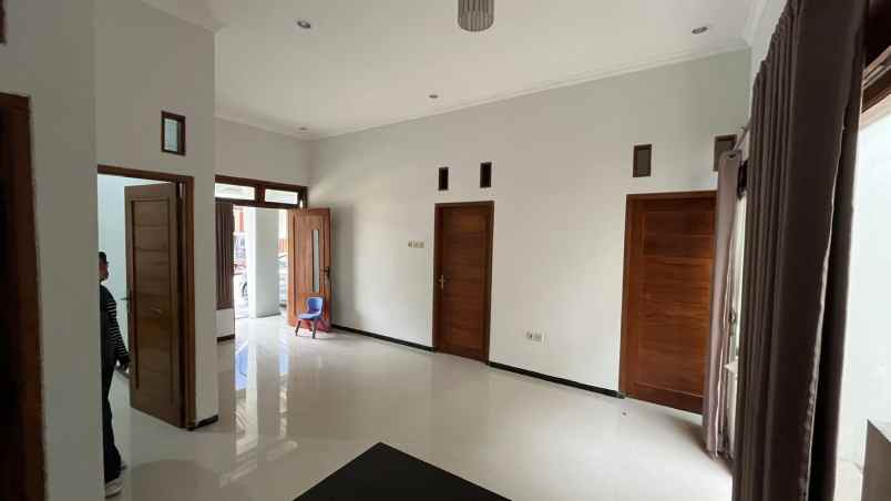 dijual rumah tamanan