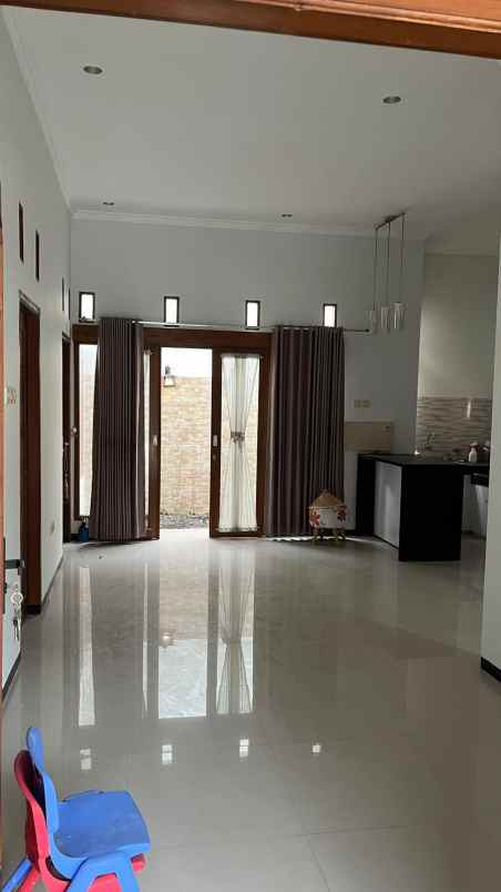 dijual rumah tamanan
