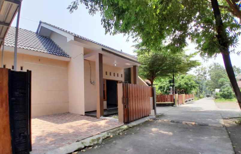 dijual rumah tamanmartani