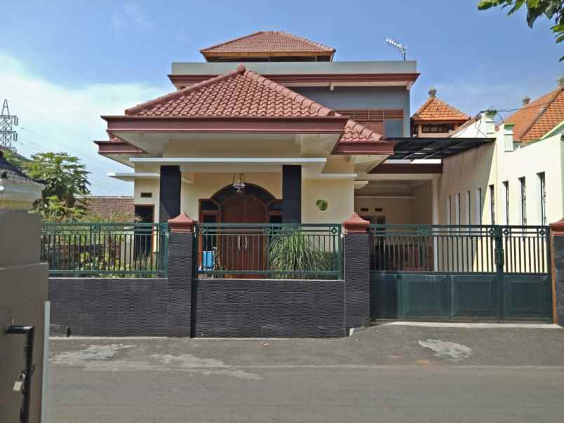 dijual rumah temas