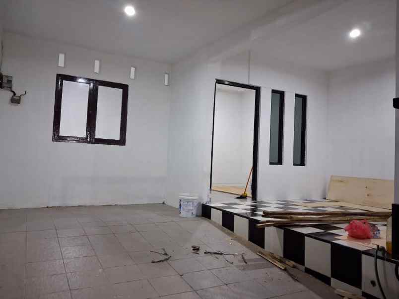 dijual rumah tembalang