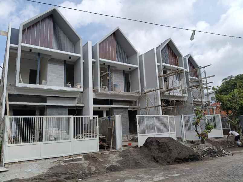 dijual rumah tenggilis