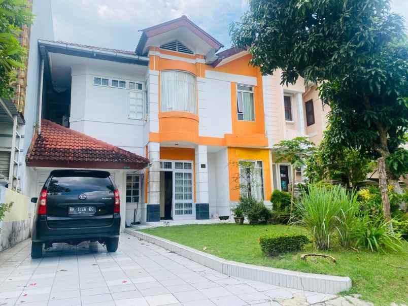 dijual rumah tinggal 2 lantai komplek royal sumatera