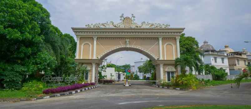 dijual rumah tinggal 2 lantai komplek royal sumatera