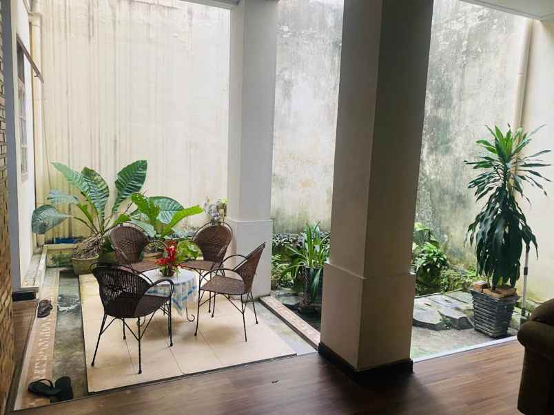 dijual rumah tinggal 2 lantai komplek royal sumatera