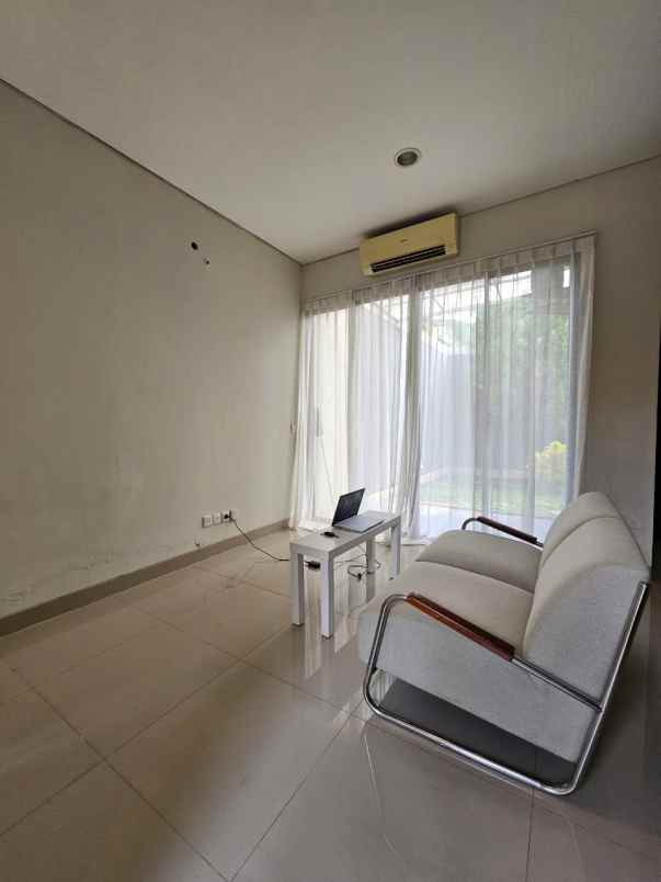 dijual rumah vanya park bsd