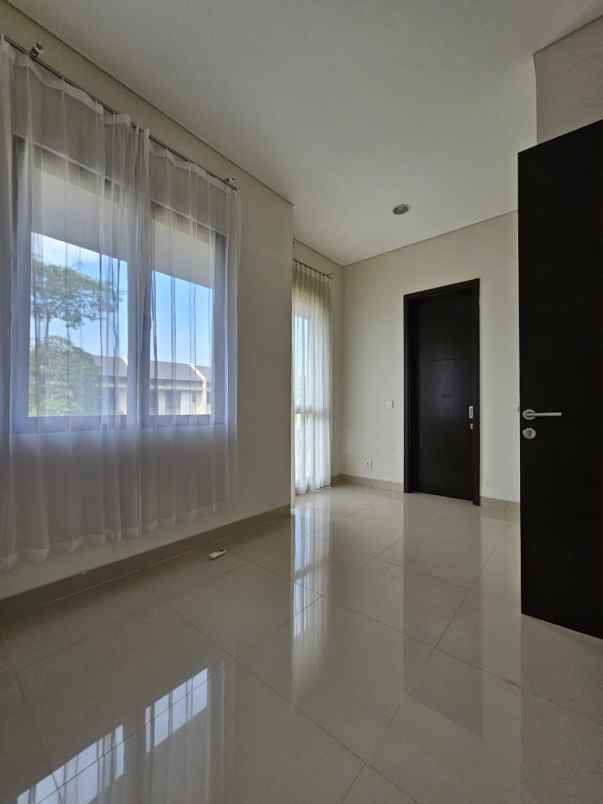 dijual rumah vanya park bsd