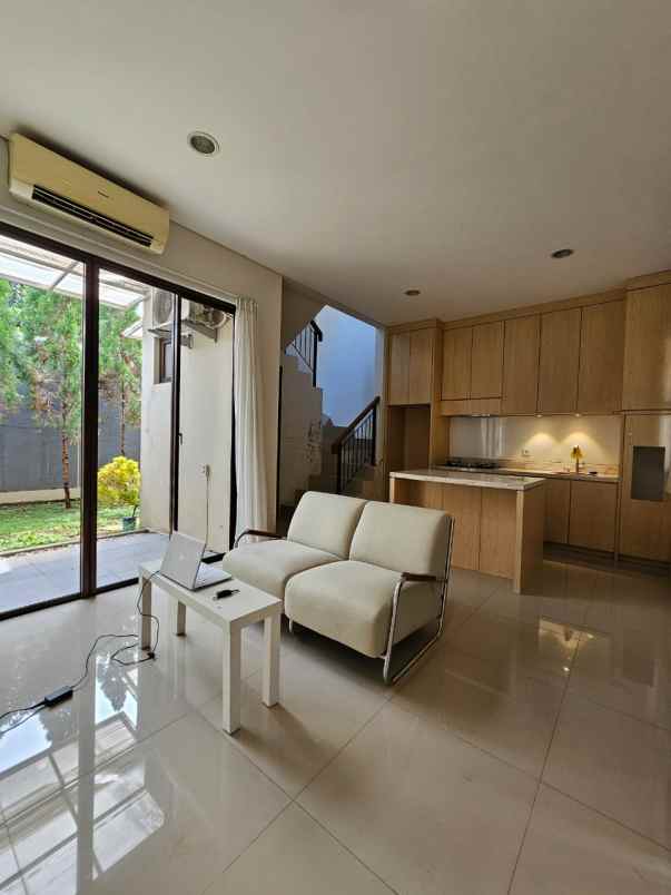 dijual rumah vanya park bsd