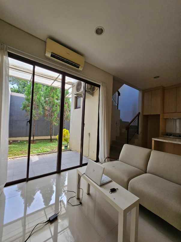 dijual rumah vanya park bsd