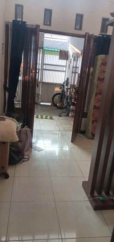 dijual rumah velodrome