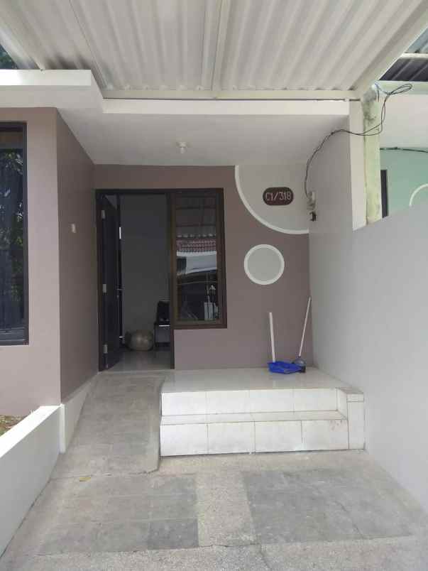 dijual rumah villa bukit tidar