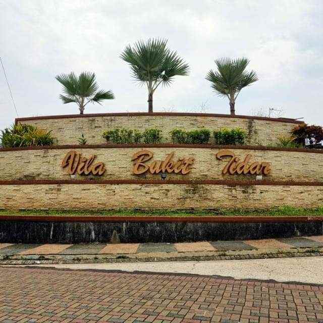 dijual rumah villa bukit tidar