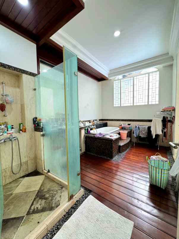 dijual rumah villa cinere mas