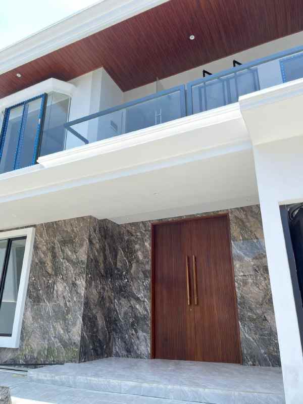 dijual rumah villa westwood pakuwon city