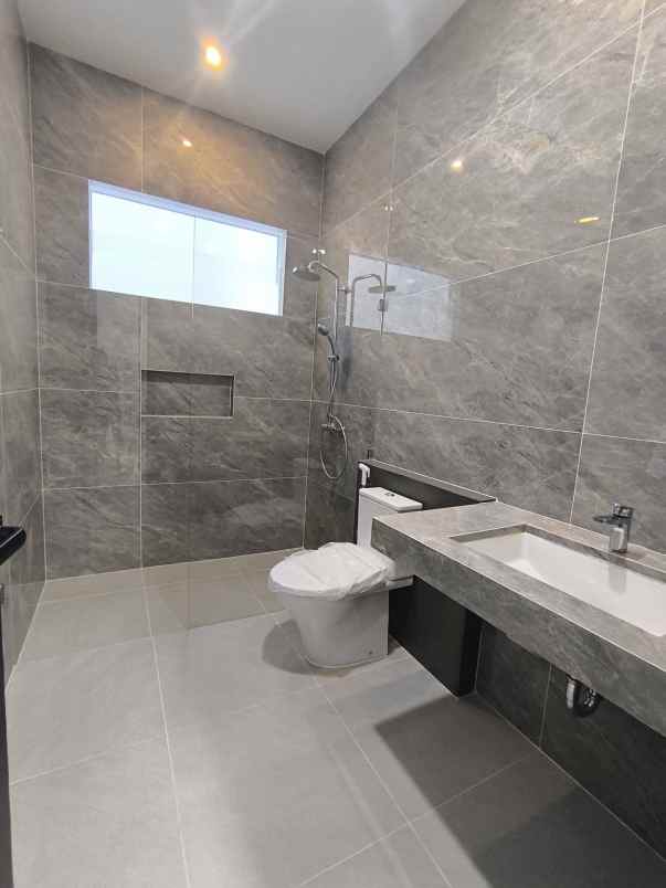 dijual rumah waterfront citraland