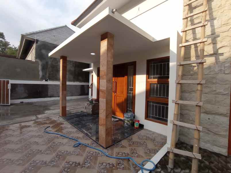 dijual rumah widodomartani kec ngemplak