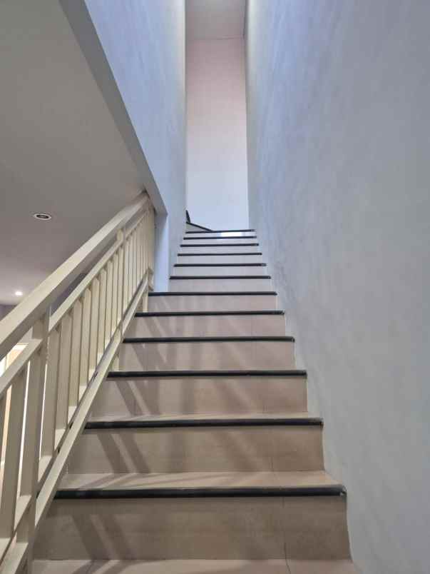 dijual rumah wisma kedung asem indah 2
