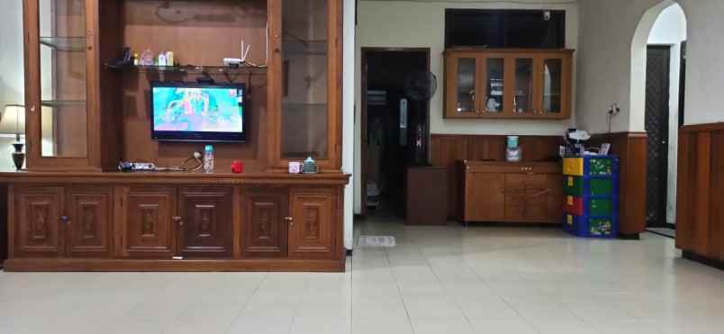 dijual rumah wisma permai