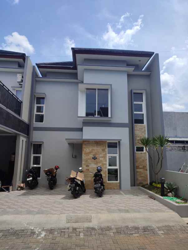 dijual rumah wolter monginsidi pedurungan