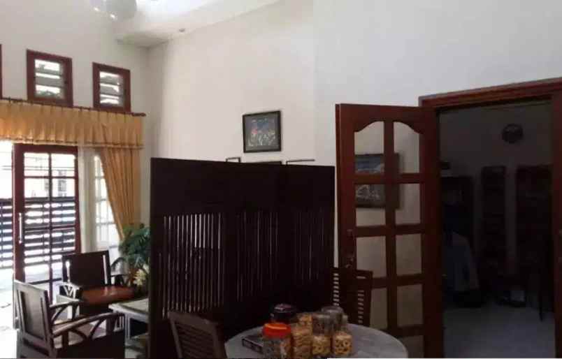 dijual rumah ykp kendang sari jl