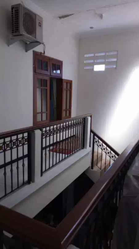 dijual rumah ykp kendang sari jl