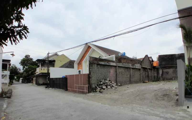 dijual tanah 800 meter ke stadion