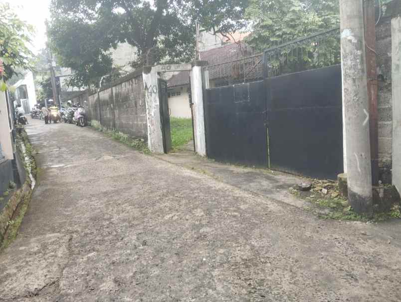 dijual tanah beserta bangunan kost an