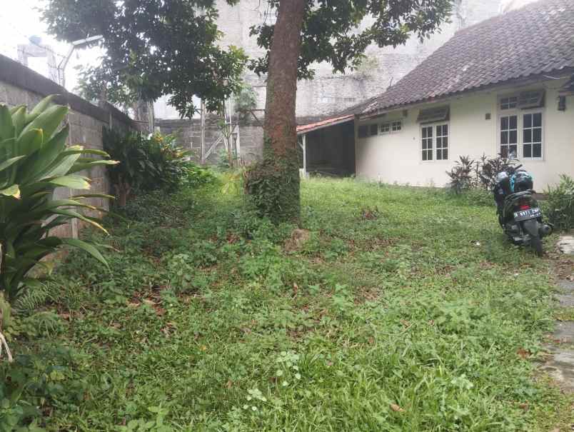 dijual tanah beserta bangunan kost an