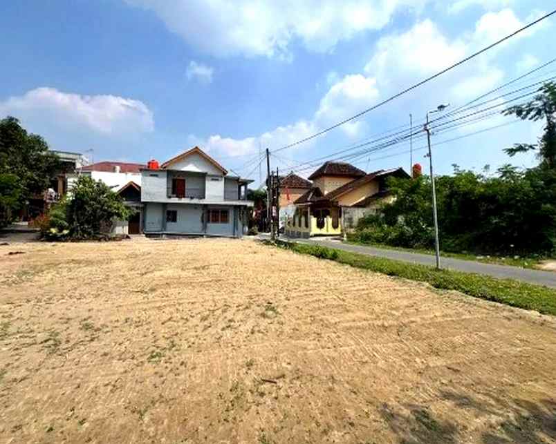 dijual tanah jl kabupaten trihanggo