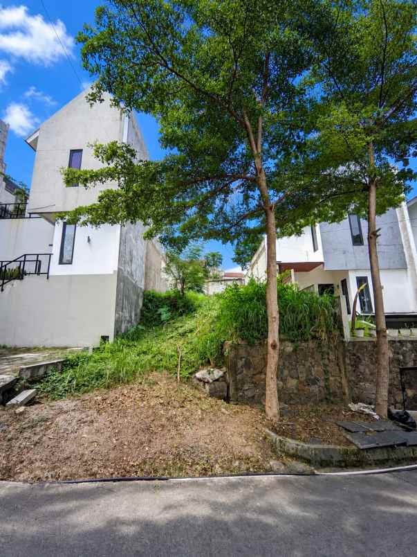 dijual tanah komplek besar dan adem