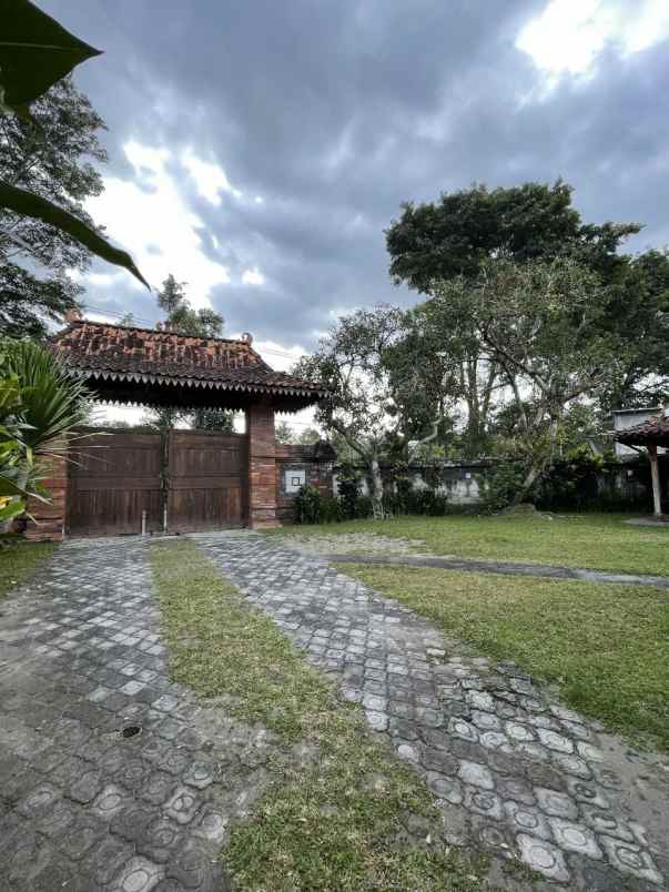 dijual villa babadan wedomartani
