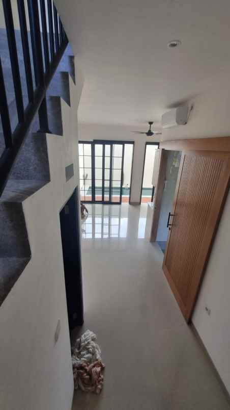 dijual villa baru lantai 2 pererenan